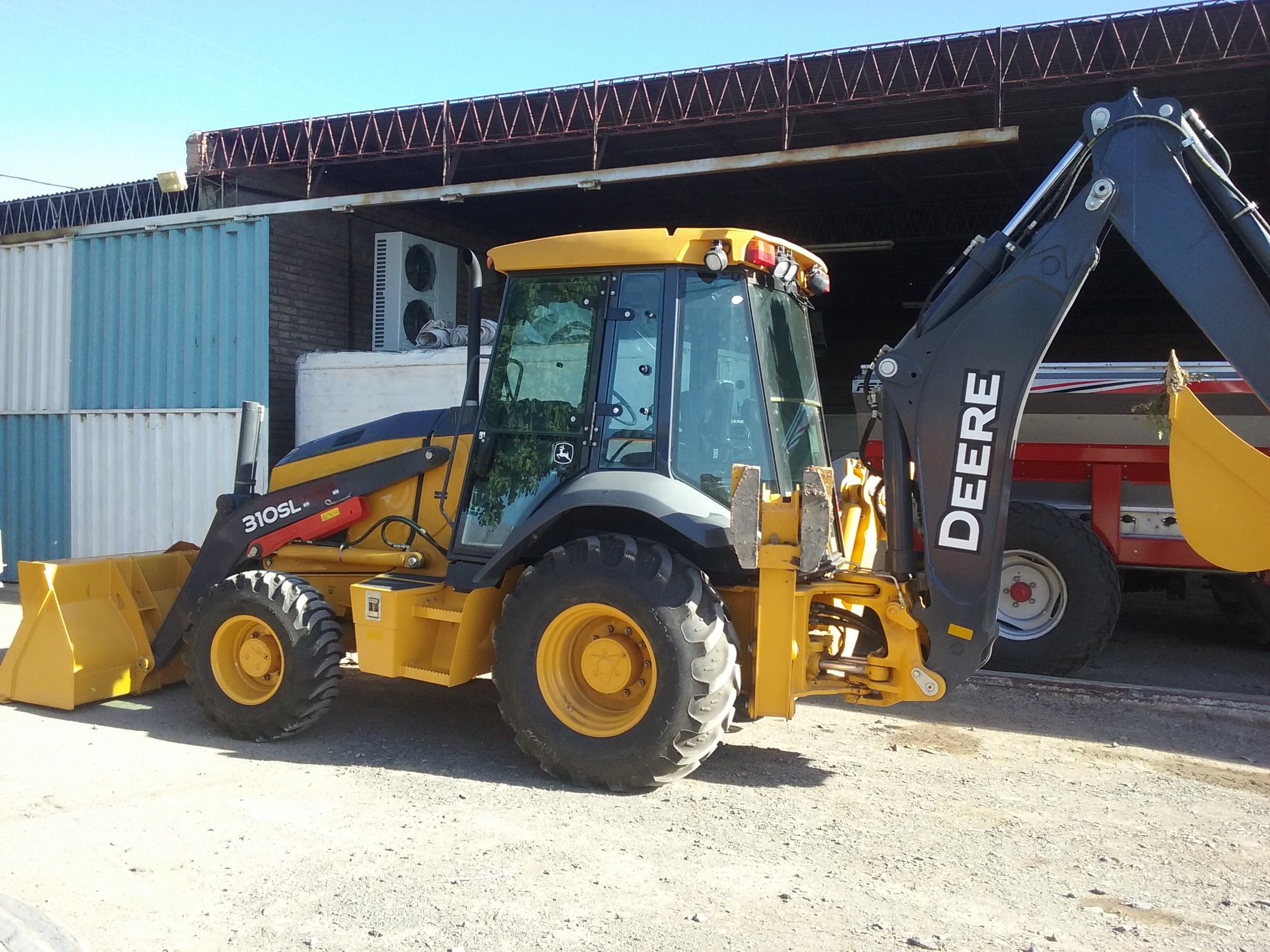 Retroexcavadoras, tractores, cargadoras, alquiler de maquinarias